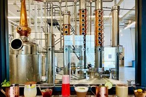 ДЕСТИЛАЦИЯ НА КОЛОНА КАК РАБОТИ ЕДНА КОЛОНА